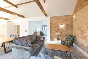 Living Room / Lounge