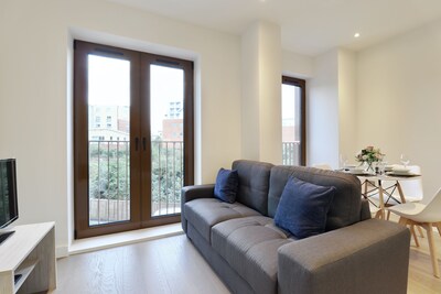Luxury 1-Bed Flat St Albans, Modern, WiFi, Central Location, 5 Mins Station