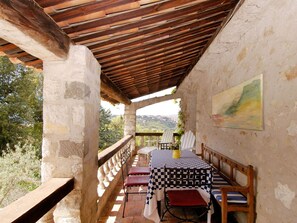 Plante, Arbre, Design Intérieur, Porche, Bâtiment, Bois, Ombre, Table, Chaise, Loisir