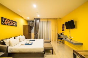 Budget friendly studio in Patong condo, pool, gym (3)