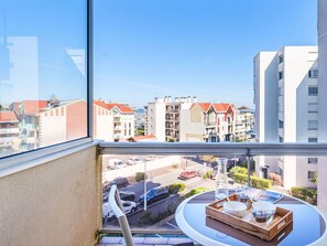 Sky, Building, Window, Urban Design, Residential Area, Condominium, Real Estate, Facade, Tower Block, City