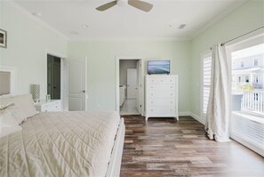 Master Bedroom (2)