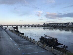 Vue sur la Loire à la sortie de la maison