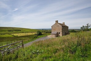 Lowtown Cottage - rural location of the property