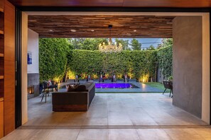 Backyard outdoor space w/ fireplace