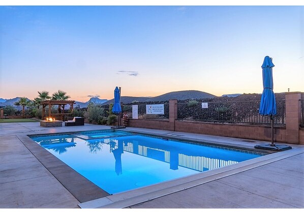 Backyard with amazing swimming pool