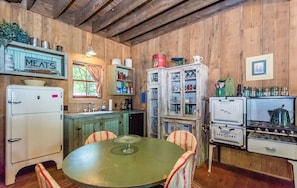 Kitchen/Dining Area