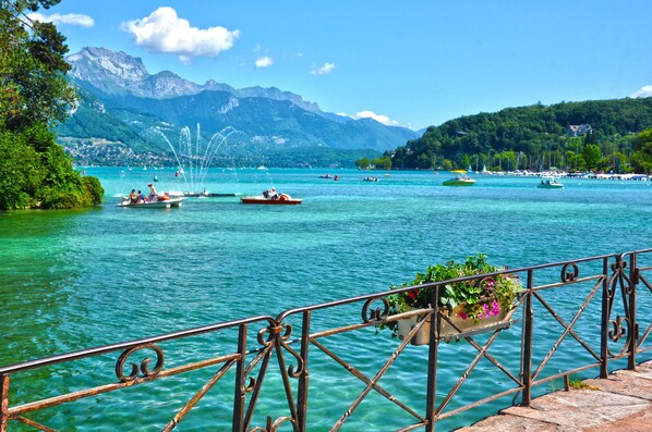 Annecy, son lac & montagnes : c'est déjà les vacances !
