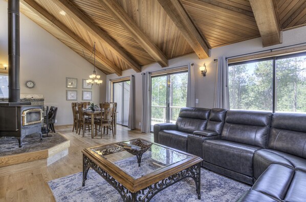 Living room with fireplace - Living room with fireplace