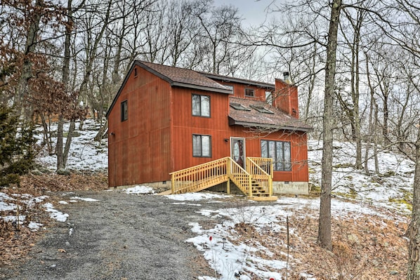 Bushkill Vacation Rental | 3BR | 2BA | 1,200 Sq Ft | Step-Free Access