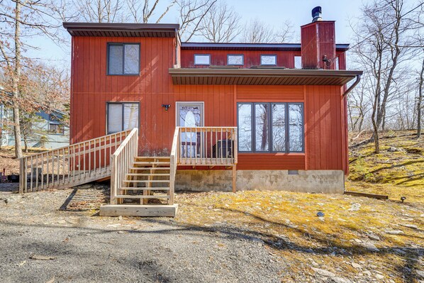 Bushkill Vacation Rental | 3BR | 2BA | 1,200 Sq Ft | Step-Free Access