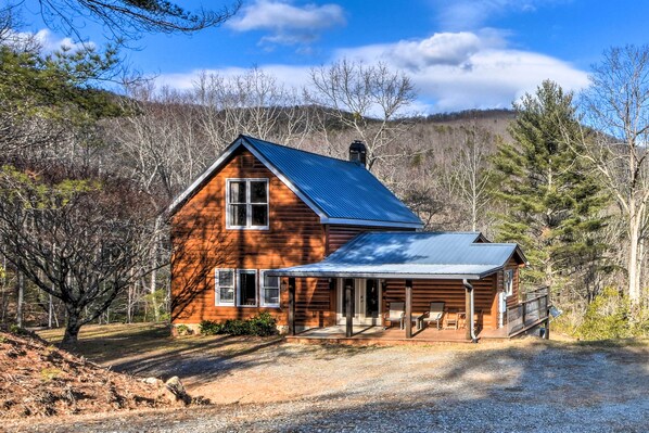 Ellijay Vacation Rental | 2BR | 2BA | 1,200 Sq Ft | Stairs Required | 2 Stories