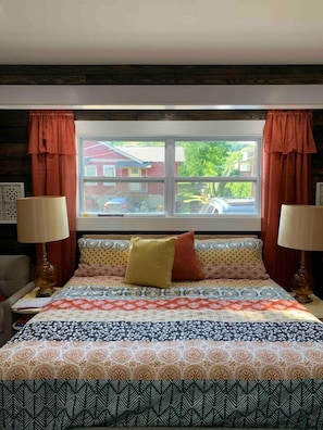 This place was super cute and it was right in downtown! - Kelsey | 5-Star Airbnb Review