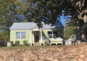 The Cottage Studio Suites of Downtown Fort Payne