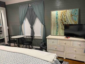The cottage was a great spot to land with so much to do for a nice getaway. This house has four suites but we rarely bumped into the other guests. Highly recommend this spot - Stephen | 5-Star Airbnb Review