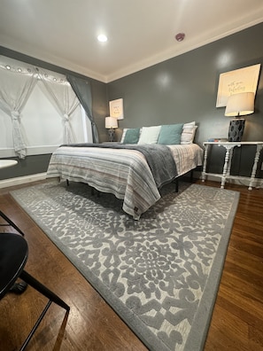 Experience Charming Comfort in this Eclectic Vintage-Modern Suite!”