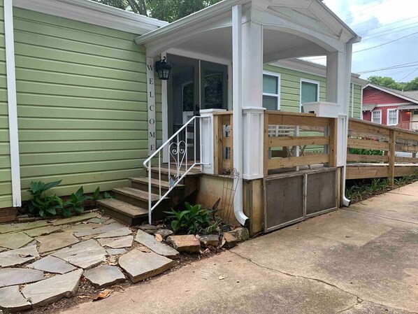 Wonderful place!! We love it! Frequent flyers 💕 - Wendy W. | 5-Star Airbnb Review