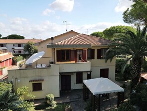 Nuage, Plante, Ciel, Bâtiment, Propriété, Fenêtre, Arbre, Architecture, Maison, Toit