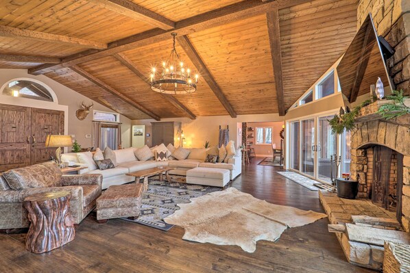 Beech Mountain Vacation Rental | 2-Story Cabin | 4BR | 4.5BA | 3,492 Sq Ft