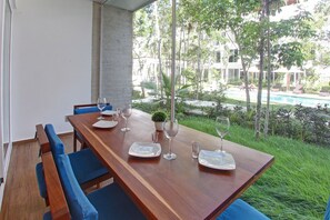 Outdoor dining