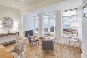 Solimar House, Whitby - Host & Stay