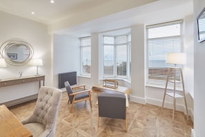 Solimar House, Whitby - Host & Stay