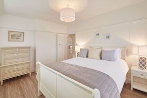 Solimar House, Whitby - Host & Stay