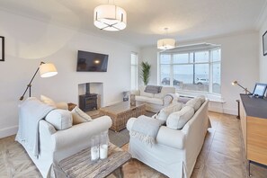 Solimar House, Whitby - Host & Stay