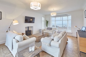 Solimar House, Whitby - Host & Stay