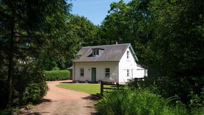 Wood Cottage - wood lined entrance to the aptly named Wood Cottage