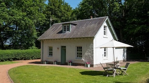 Wood Cottage - pretty external views of the cottage