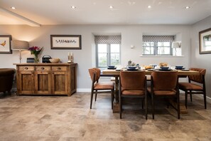 The Granary at Rothley East Shield - open-plan dining area