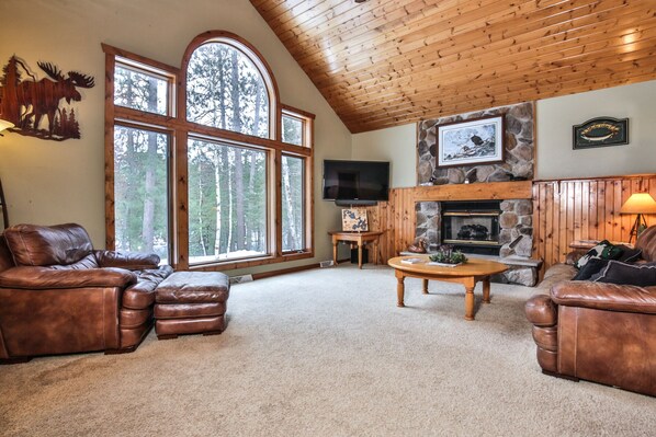 beautiful floor to ceiling windows to appreciate nature from