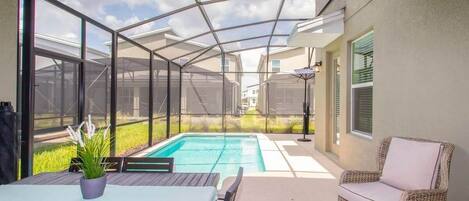 Your own private enclosed pool to enjoy on days off from theme parks!