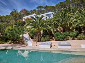 Can-Geco-1-Ibiza-2024-Pool by day_stairs to villa