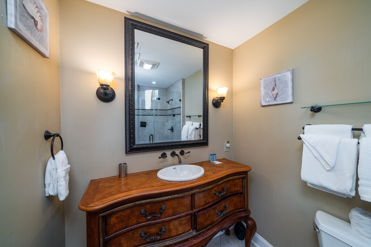 Ocean View! Sleeps 6! Amenity Cards IAvailable! Pet Friendly!