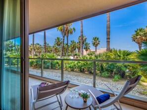 Garden, Outdoor Furniture, Resort, Shade, Leisure, Lawn, Eco Hotel, Landscaping, Tent, Park