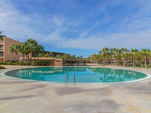 Swimming Pool, Property, Real Estate, Aqua, Azure, Resort, Composite Material, Arecales, Tropics, Palm Tree