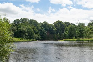 Dryburgh Steading Four - the setting on the banks of the River Tweed