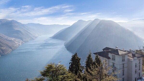 Villa Peduzzi - Pigra, Lake Como - NORTHITALY VILLAS vacation villa rentals