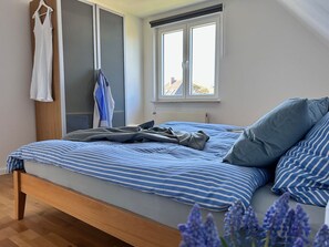 Schlafzimmer Hans & Grete 
(Doppelbett 1,80m)