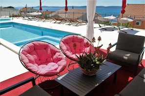 Pool. swimming pool - sun deck-patio-sun beds