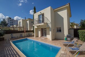 Garden with barbecue, seating area, sunloungers and private pool