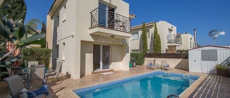 Villa CL19, Comfortable 3BDR Pernera Villa, 5 Minute Walk to Kalamies Beach