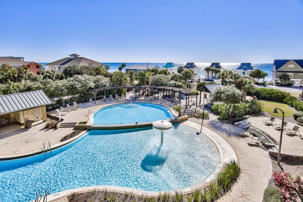 Stunning pool & ocean views