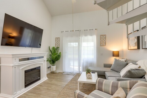 Oak Harbor Vacation Rental | 2BR | 1BA | 2 Stories | 950 Sq Ft