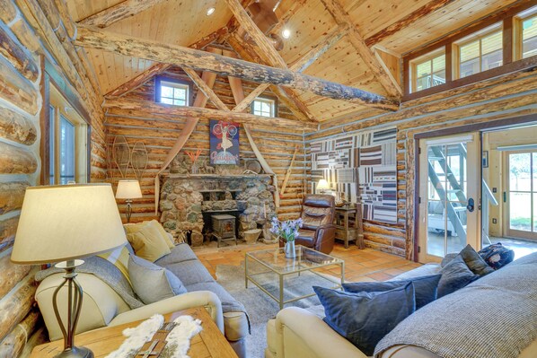 Moab Vacation Rental Cabin | 2BR | 2BA | 1,326 Sq Ft | 4 Steps Required