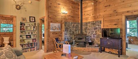 Waynesville Vacation Rental Cabin | 3BR | 2BA | 1,300 Sq Ft | 1 Step to Enter