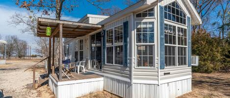 Tiny Home Overlooking Our Stocked Pond, Sleeps 4 