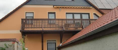 Aussenansicht mit Balkon